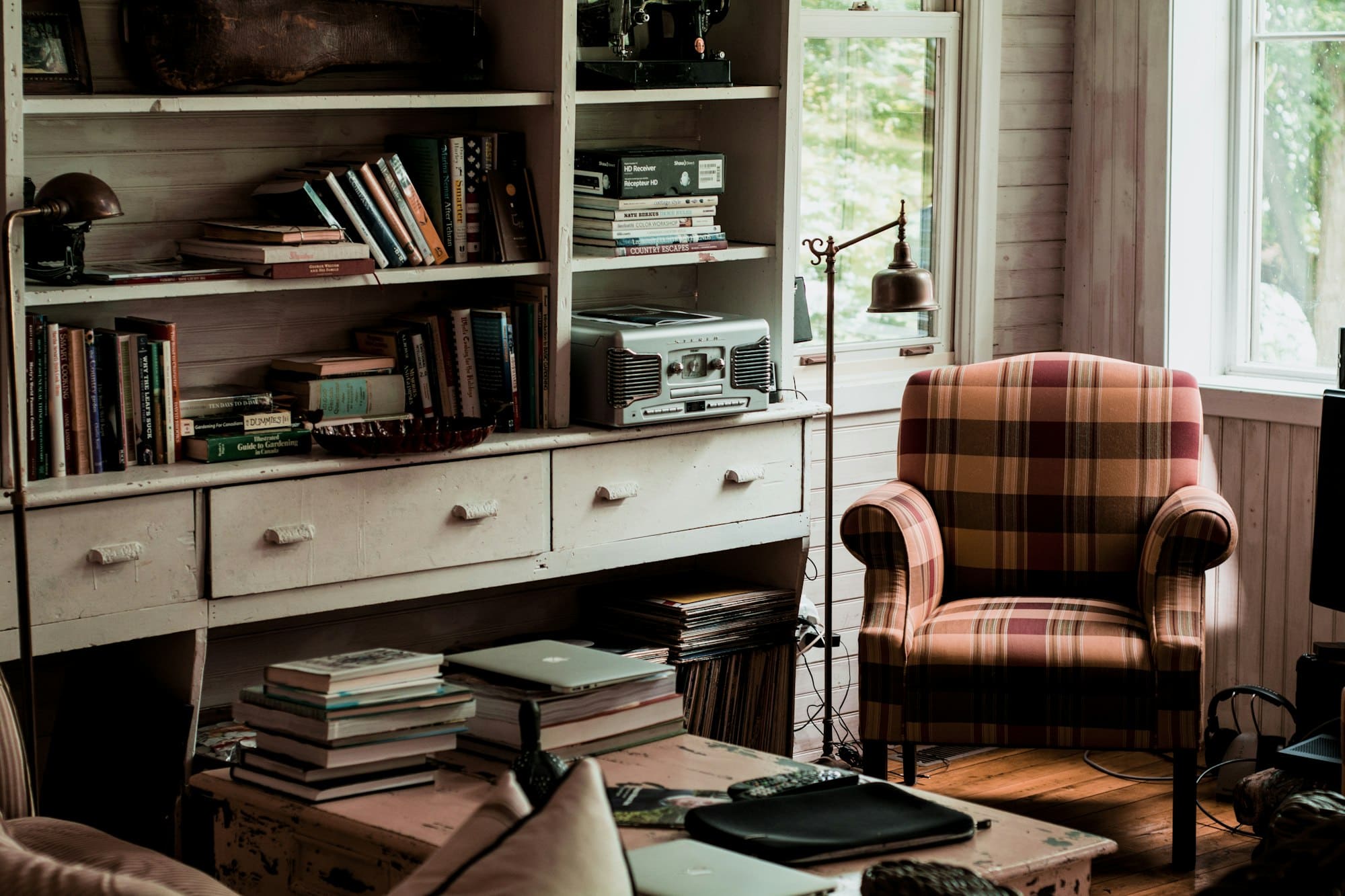 Choisir sa bibliothèque, en fonction de la décoration du salon. - Kipli