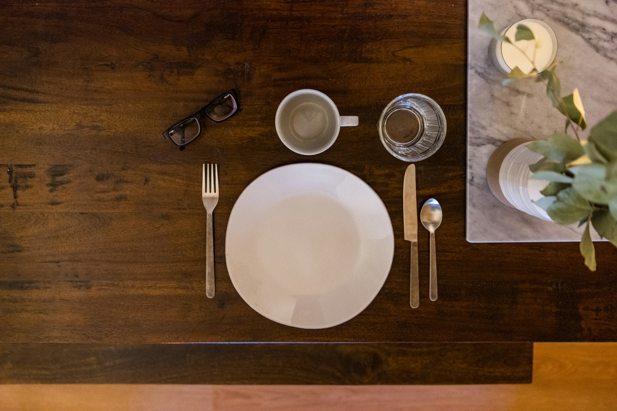 Mesa de madeira maciça: a escolha ideal para a sua casa - Kipli