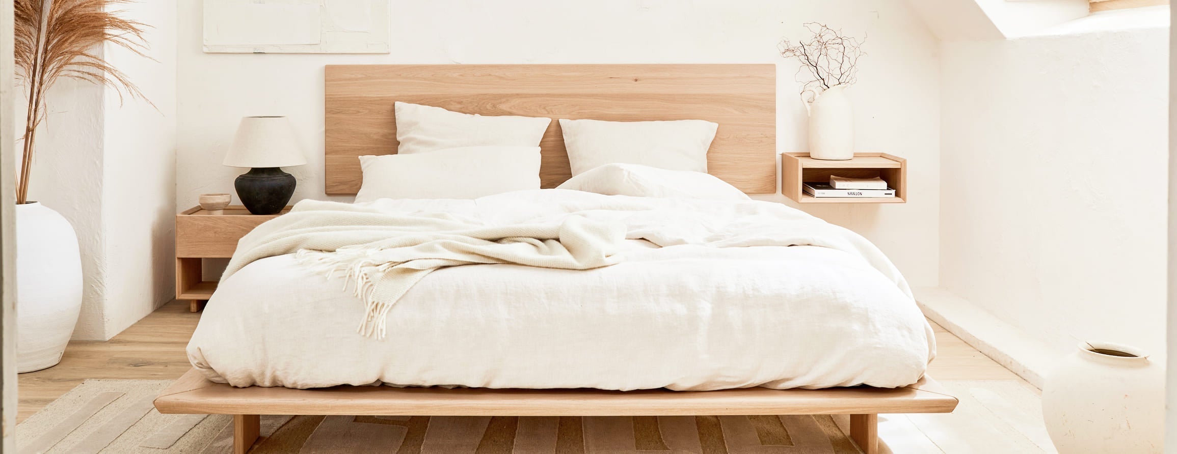 Mesa de cabeceira de parede ou de apoio: qual escolher para o seu quarto? - Kipli