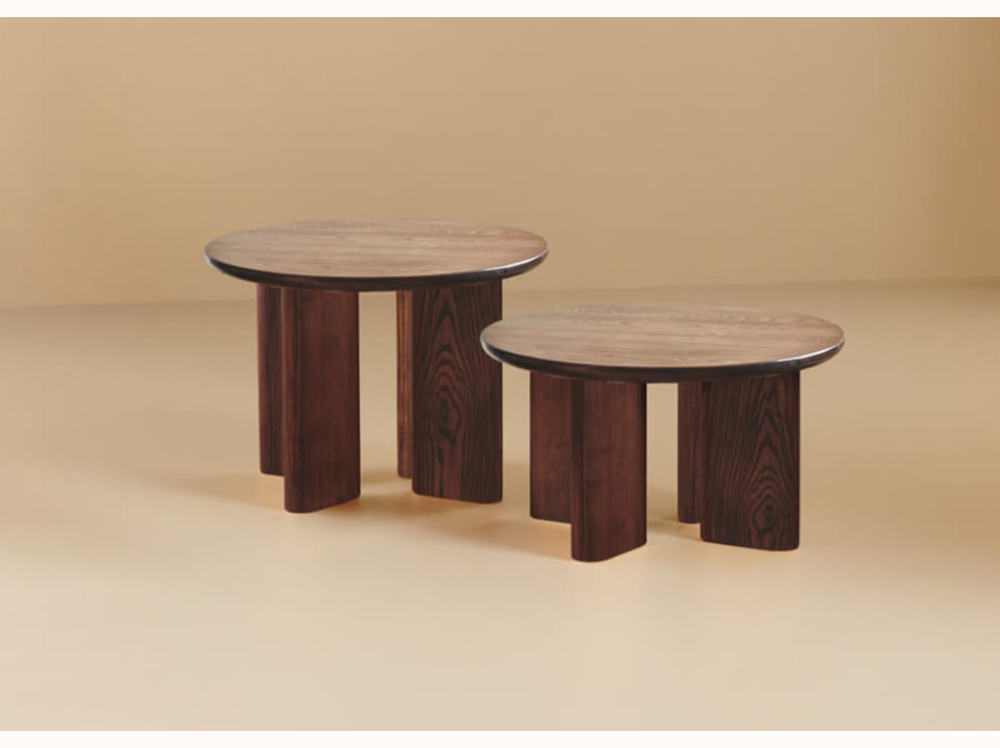 Round, nesting coffee tables made of dark solid wood - BAOBAB - Kipli