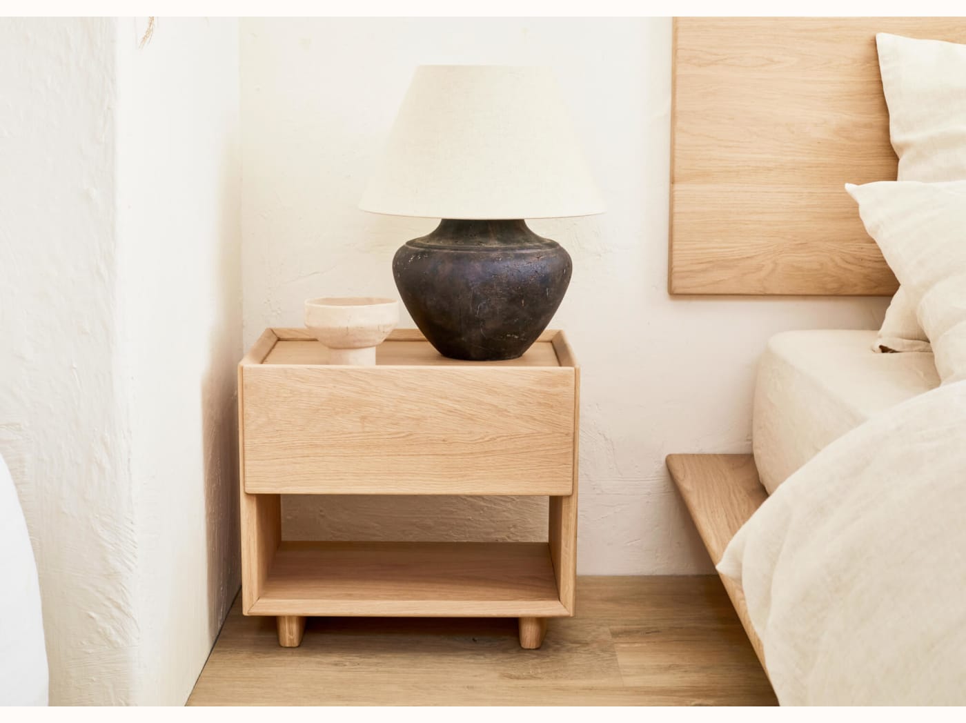 Table de chevet en bois massif LIVIA - Kipli