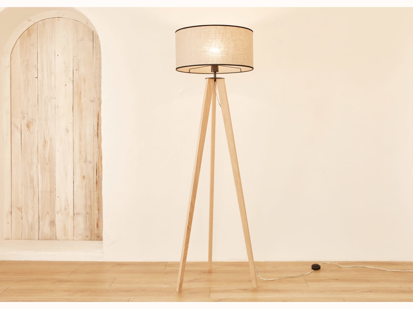 Houten driepootstaande staande lamp NYA - Kipli