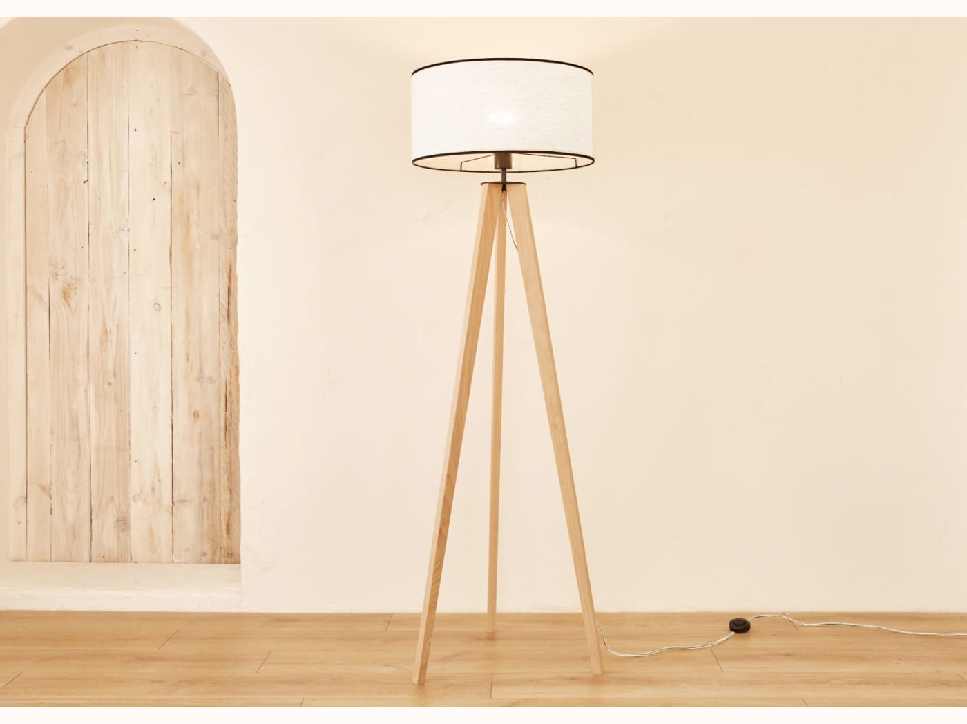 Houten driepootstaande staande lamp NYA - Kipli