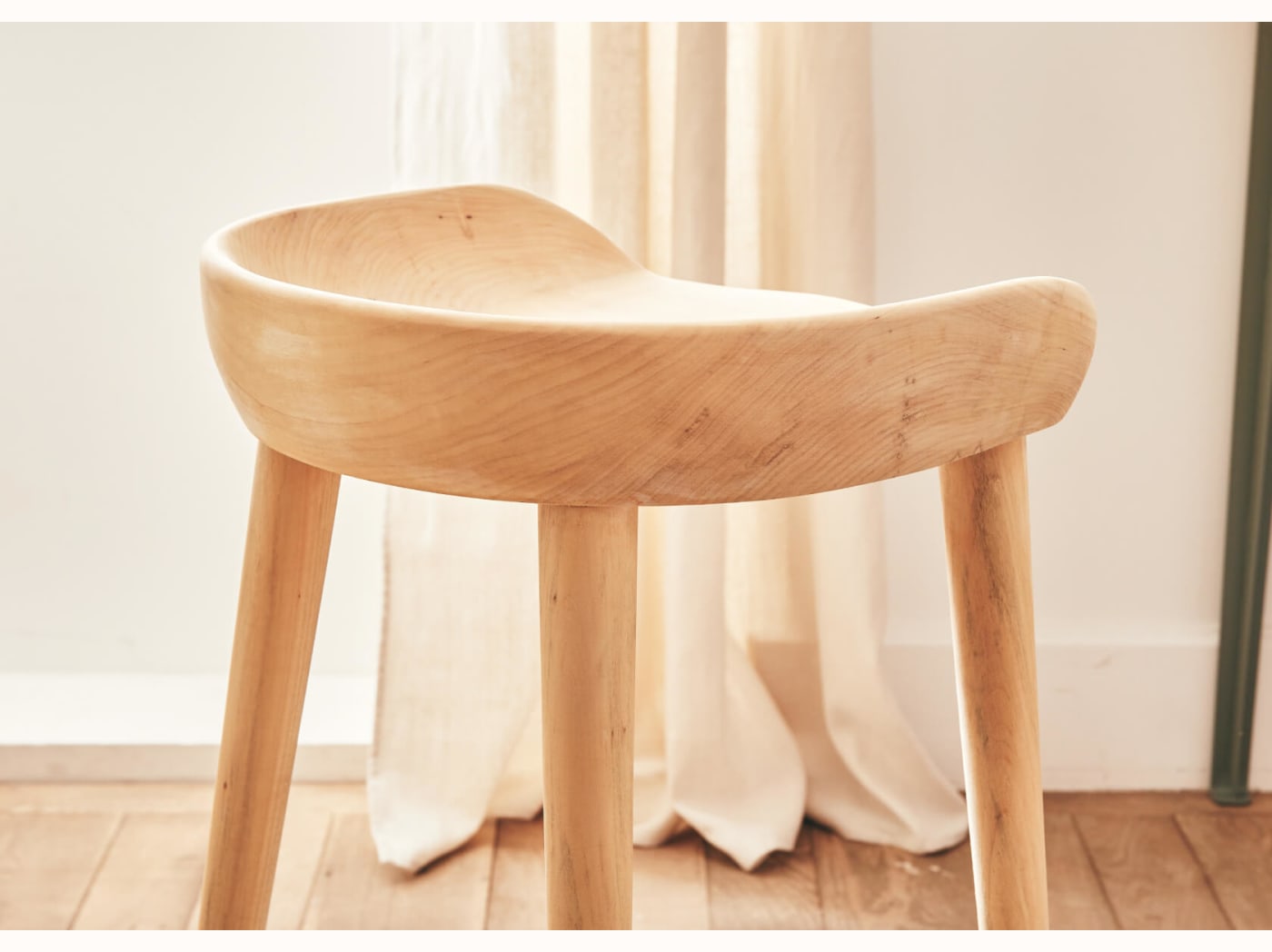 Tabouret en bois LYRA - Kipli